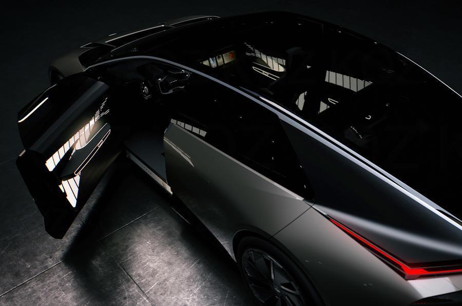 雷克萨斯展示概念电动轿车 LF-ZC，量产车型将于 2026 年推出