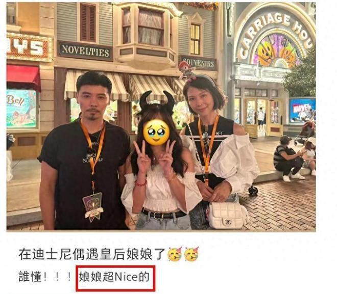 50岁蔡少芬迪士尼被偶遇，素颜看上去比张晋年轻10岁！