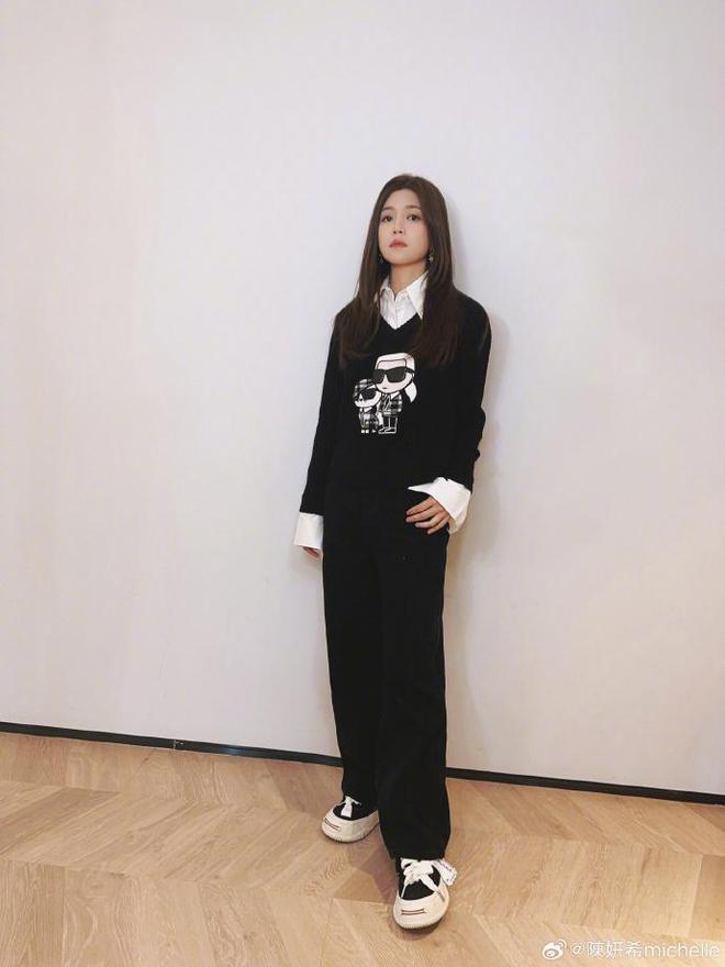 与陈晓再传婚变！陈妍希懒理传闻晒照肤白貌美