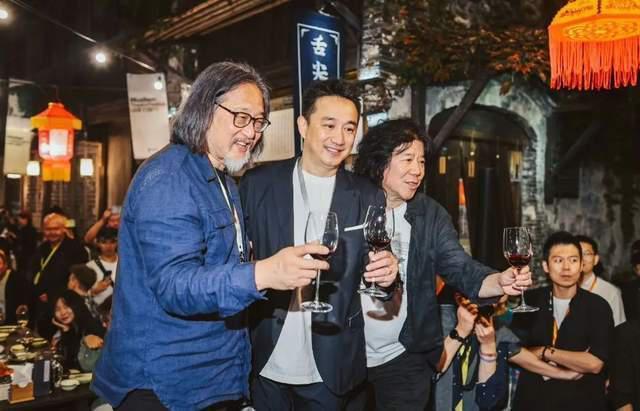 乌镇社交李冰冰提携周也，王传君刘昊然敬酒惹冯小刚不悦