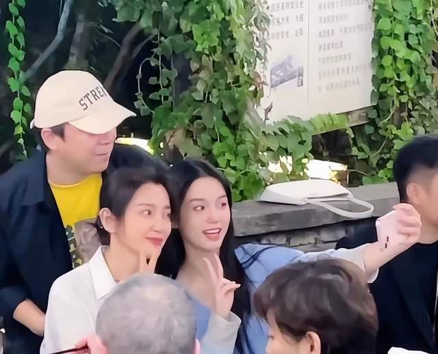 乌镇社交李冰冰提携周也，王传君刘昊然敬酒惹冯小刚不悦