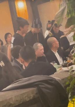 乌镇社交李冰冰提携周也，王传君刘昊然敬酒惹冯小刚不悦