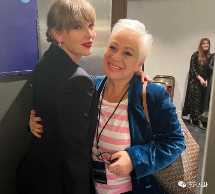 公开秀甜蜜官宣新恋情了！这姐真是不谈恋爱会死!