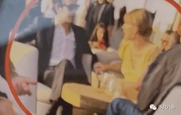 公开秀甜蜜官宣新恋情了！这姐真是不谈恋爱会死!