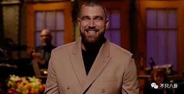 公开秀甜蜜官宣新恋情了！这姐真是不谈恋爱会死!