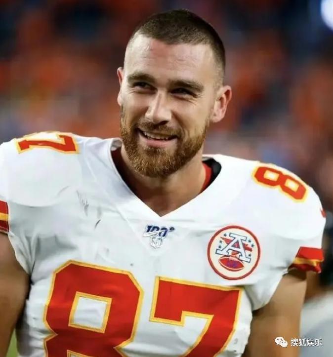 公开秀甜蜜官宣新恋情了！这姐真是不谈恋爱会死!