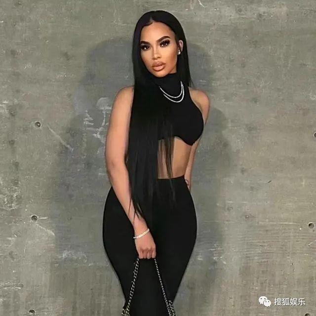 公开秀甜蜜官宣新恋情了！这姐真是不谈恋爱会死!