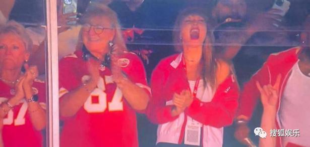 公开秀甜蜜官宣新恋情了！这姐真是不谈恋爱会死!