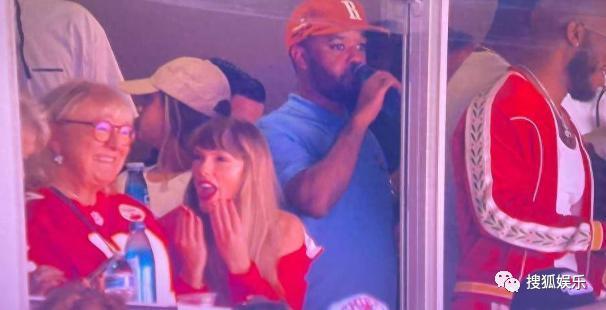 公开秀甜蜜官宣新恋情了！这姐真是不谈恋爱会死!