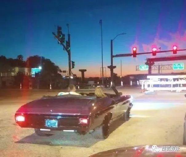 公开秀甜蜜官宣新恋情了！这姐真是不谈恋爱会死!