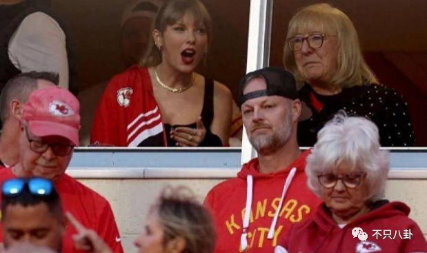 公开秀甜蜜官宣新恋情了！这姐真是不谈恋爱会死!