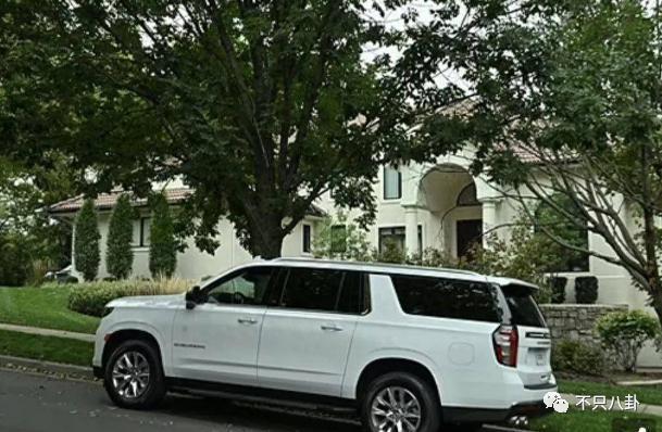 公开秀甜蜜官宣新恋情了！这姐真是不谈恋爱会死!