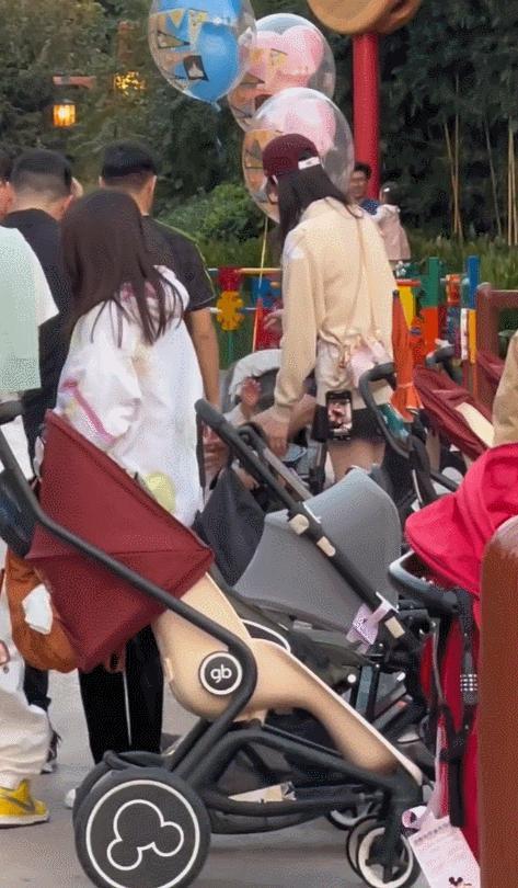 奚梦瑶带娃出游获保姆导览簇拥 四太同行为孙庆生