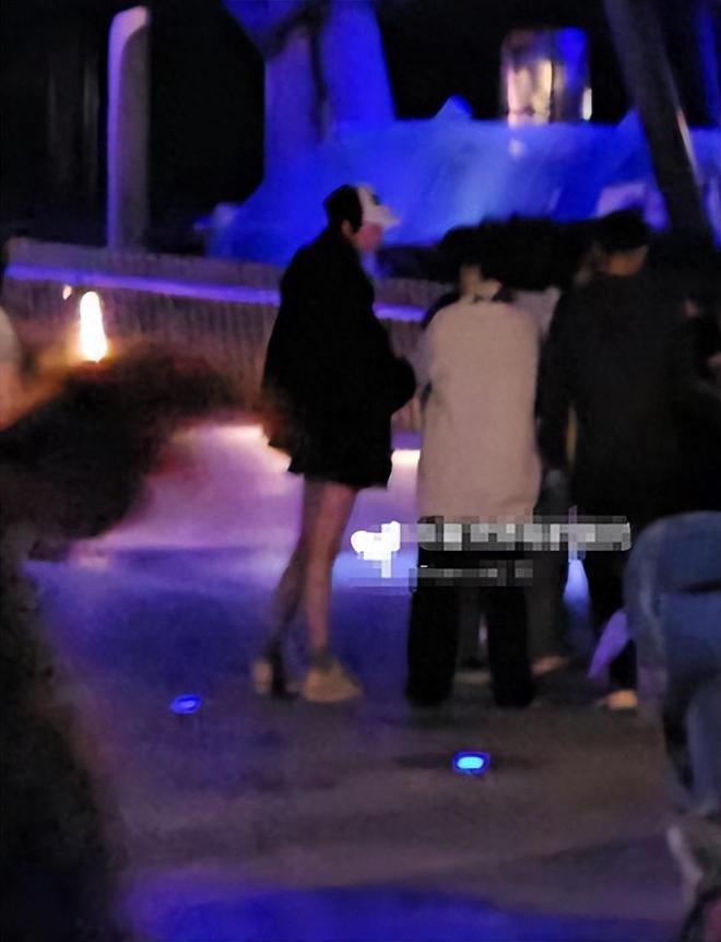 奚梦瑶带娃出游获保姆导览簇拥 四太同行为孙庆生