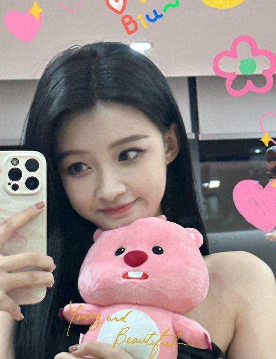 孙怡带女儿游玩又高又瘦颜值高 女儿遗传妈妈优点