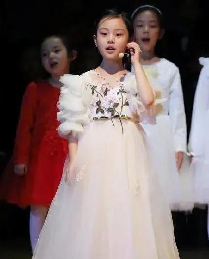 还记得甜馨和嗯哼吗？真就是青梅竹马啊…