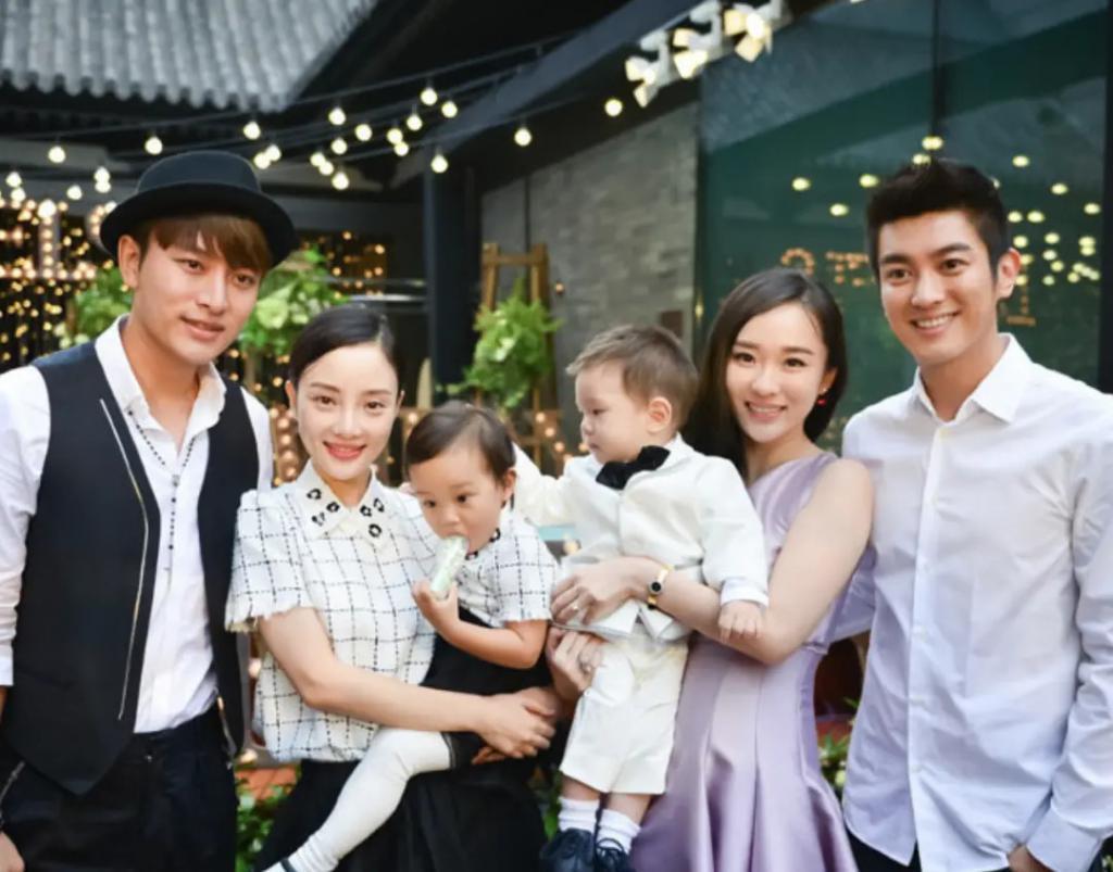 还记得甜馨和嗯哼吗？真就是青梅竹马啊…