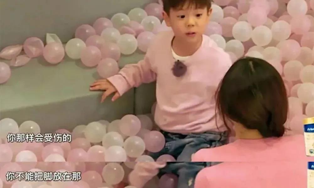 还记得甜馨和嗯哼吗？真就是青梅竹马啊…