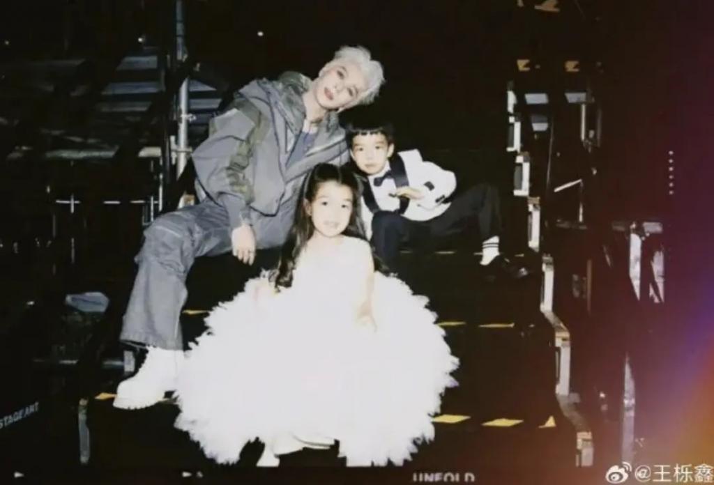 还记得甜馨和嗯哼吗？真就是青梅竹马啊…