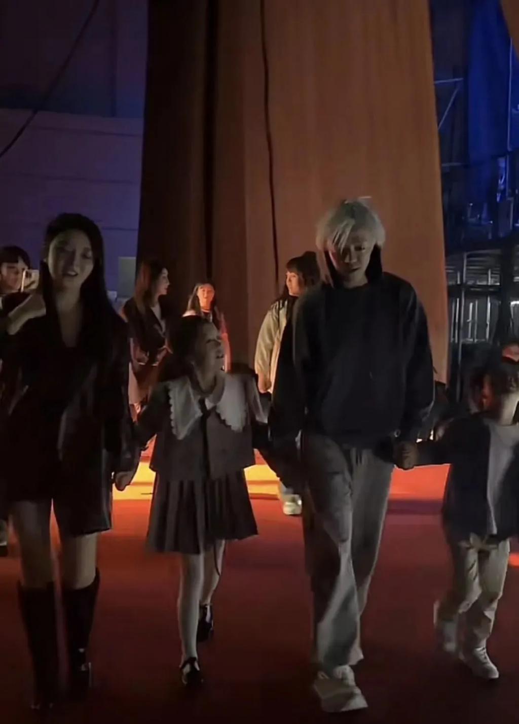 还记得甜馨和嗯哼吗？真就是青梅竹马啊…