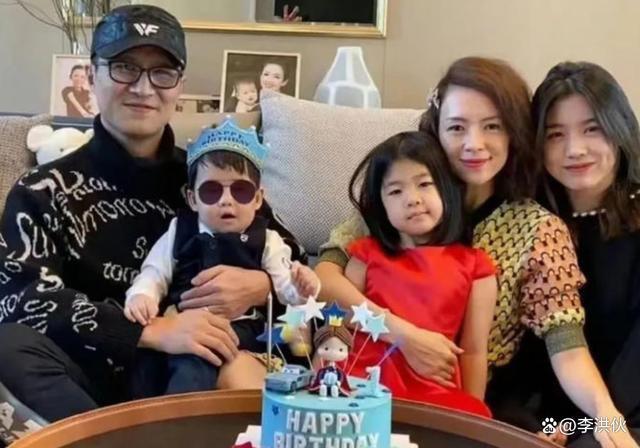 屡被网友调侃的大合影，黄晓明章子怡宋慧乔，全都离了婚