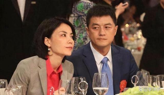 鲁豫有多牛？上过她节目的明星陆续离婚，汪峰曾当众撒狗粮