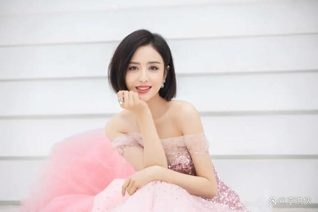 鲁豫有多牛？上过她节目的明星陆续离婚，汪峰曾当众撒狗粮