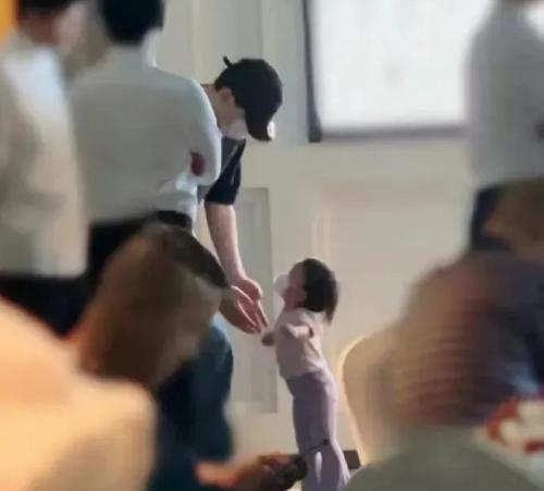 邓伦封杀一年后大变样！30岁的他，这回真的认不出来了