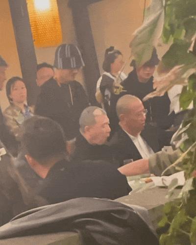 乌镇这一晚：冯小刚黄磊李冰冰现身，一场敬酒全是「论资排辈」