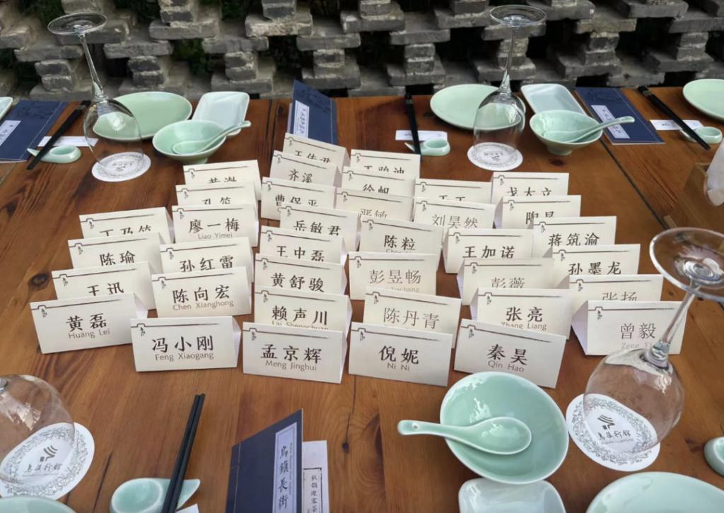 乌镇这一晚：冯小刚黄磊李冰冰现身，一场敬酒全是「论资排辈」