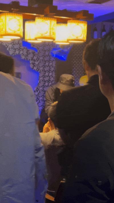 乌镇这一晚：冯小刚黄磊李冰冰现身，一场敬酒全是「论资排辈」