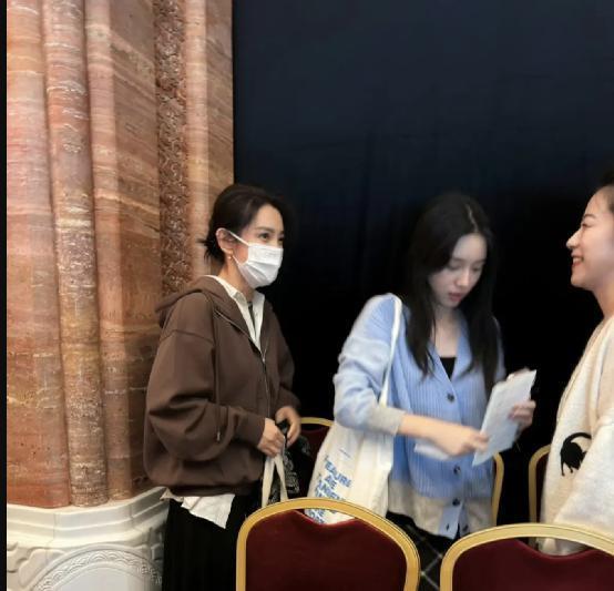 乌镇这一晚：冯小刚黄磊李冰冰现身，一场敬酒全是「论资排辈」