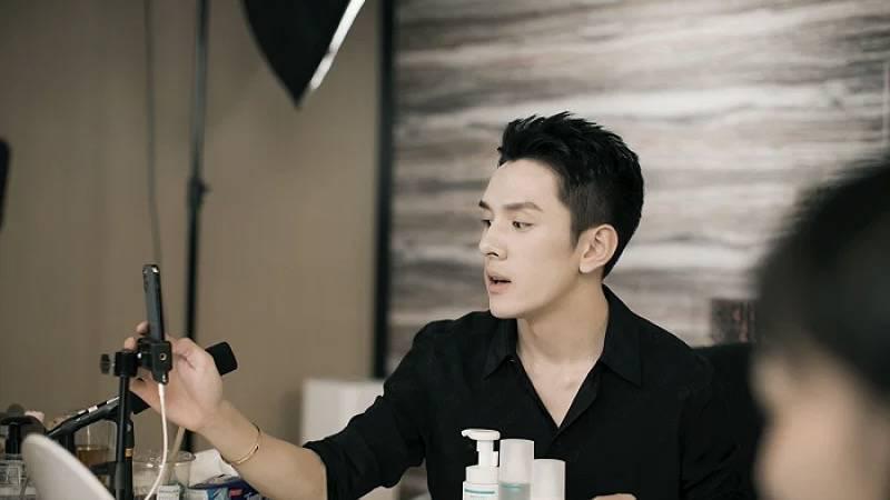李佳琦再遭质疑，「全网最低价」到底谁说了算