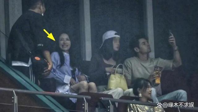 曝萧亚轩与小15岁帅哥恋情，男方背景强大、是微软员工，私照帅气