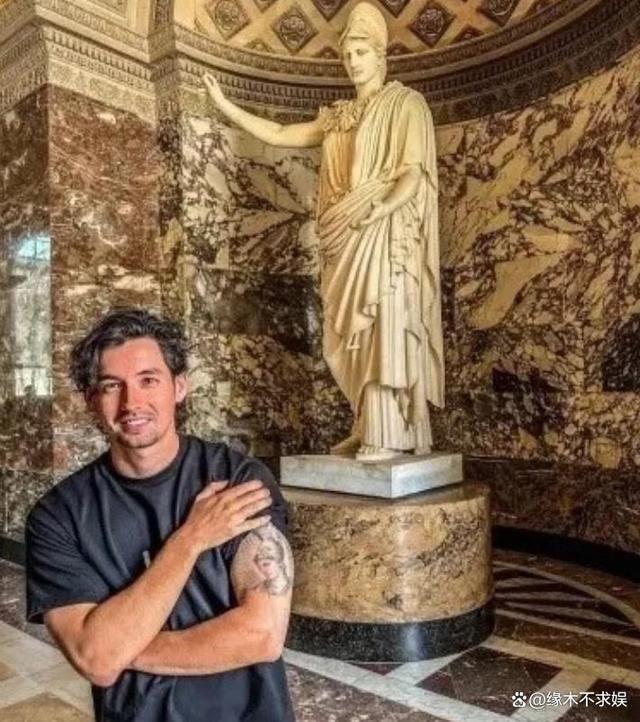 曝萧亚轩与小15岁帅哥恋情，男方背景强大、是微软员工，私照帅气