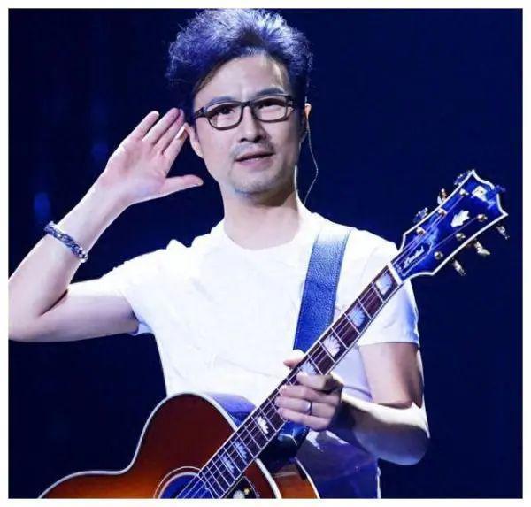 四本离婚证，汪峰这传奇人生，小说都写不出