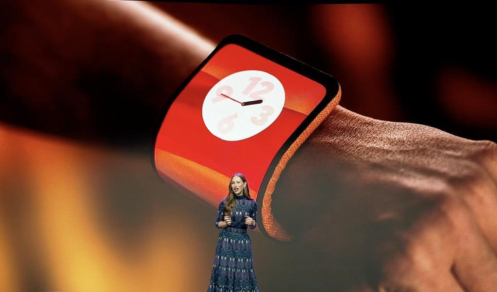 联想发布全球首款 AI PC：可运行「个人大模型」