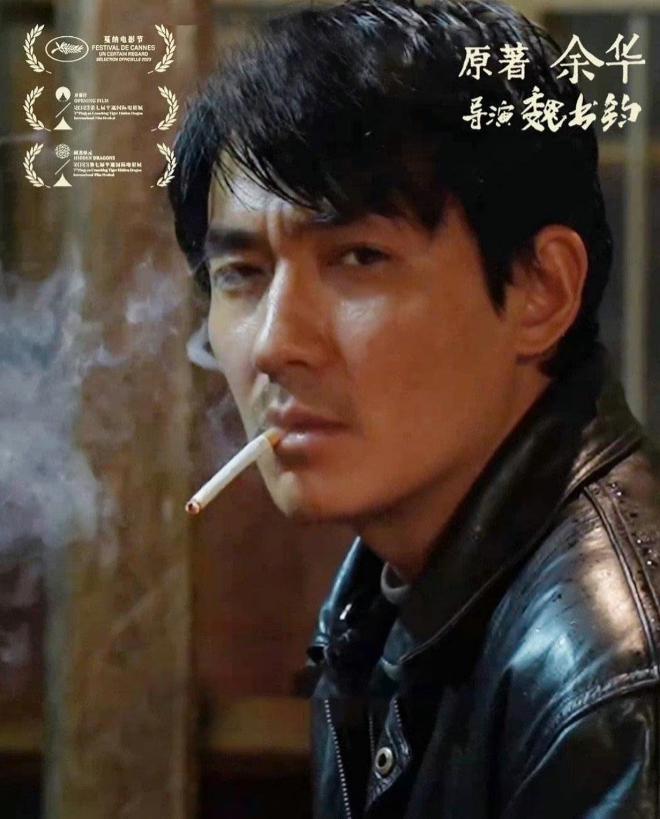 河边的错误：幺四婆撅着递鞭子剧情引争议，网友：不尊重女性