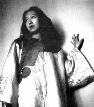 张爱玲：那么艳，又那么绝