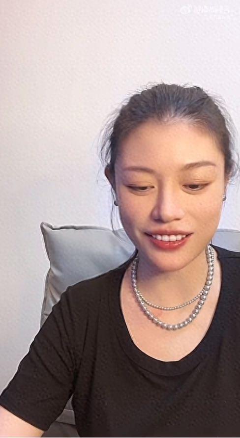 章子怡离婚，网友集体冲进撒贝宁评论区，各种神评太好笑了
