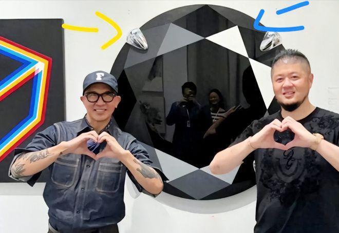 大S带老妈捧场具俊晔画展，夫妻俩“同框”合影素颜显憔悴