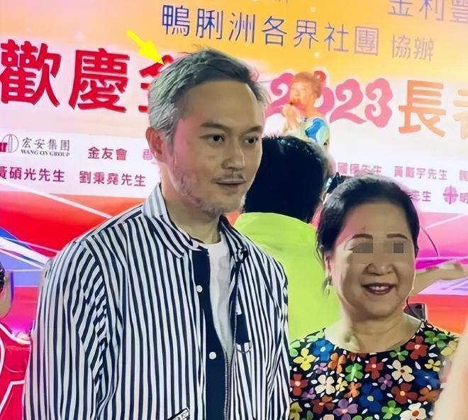 张智霖夫妇现身普陀山！张智霖白发冷脸，发文疑暗指不顺