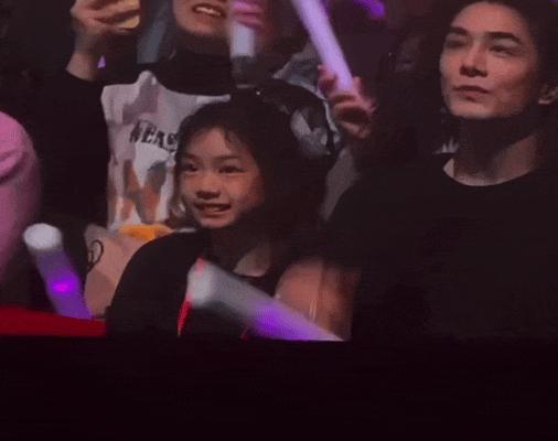 好久不见戚薇的女儿Lucky了，越来越像李承铉啦？