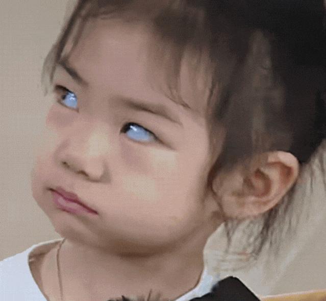 好久不见戚薇的女儿Lucky了，越来越像李承铉啦？