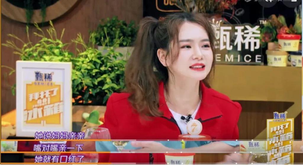 好久不见戚薇的女儿Lucky了，越来越像李承铉啦？