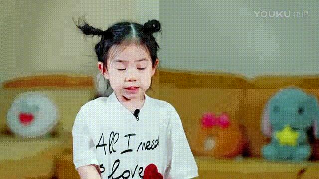 好久不见戚薇的女儿Lucky了，越来越像李承铉啦？