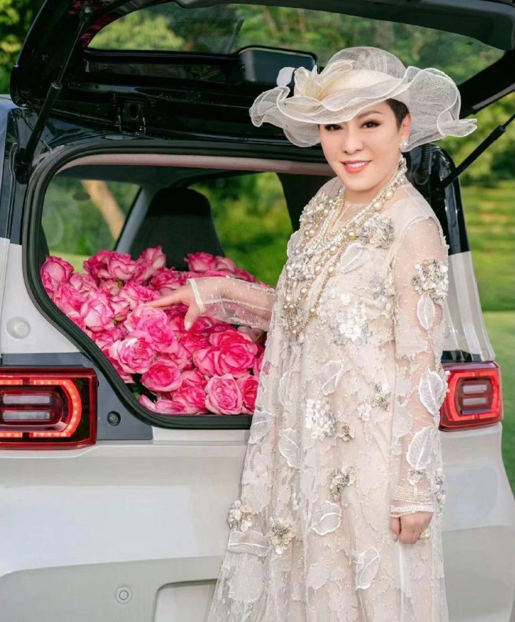 救命啊，郭碧婷的婆婆又直播搞事了！