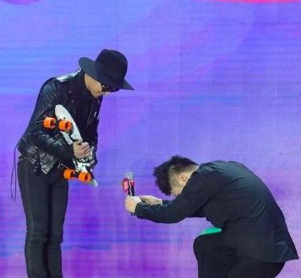 惊天大瓜，顶流男星被爆吸毒！