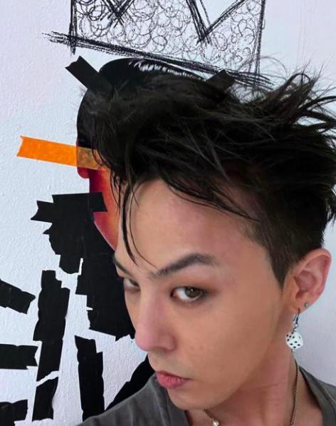 惊天大瓜，顶流男星被爆吸毒！