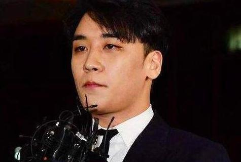 惊天大瓜，顶流男星被爆吸毒！